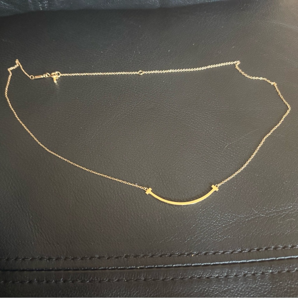 Tiffany & Co. Smile Pendant Necklace Rose Gold 18K